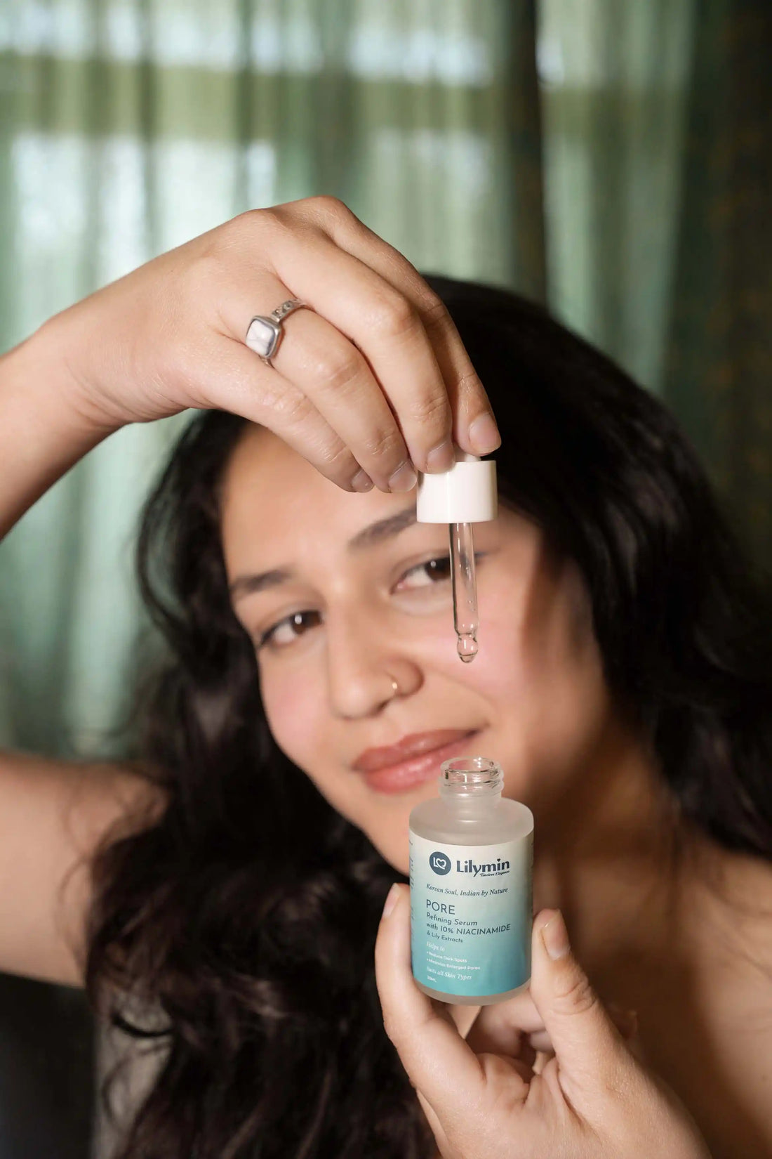 1. Apply 2–3 drops on clean, dry skin after cleansing.