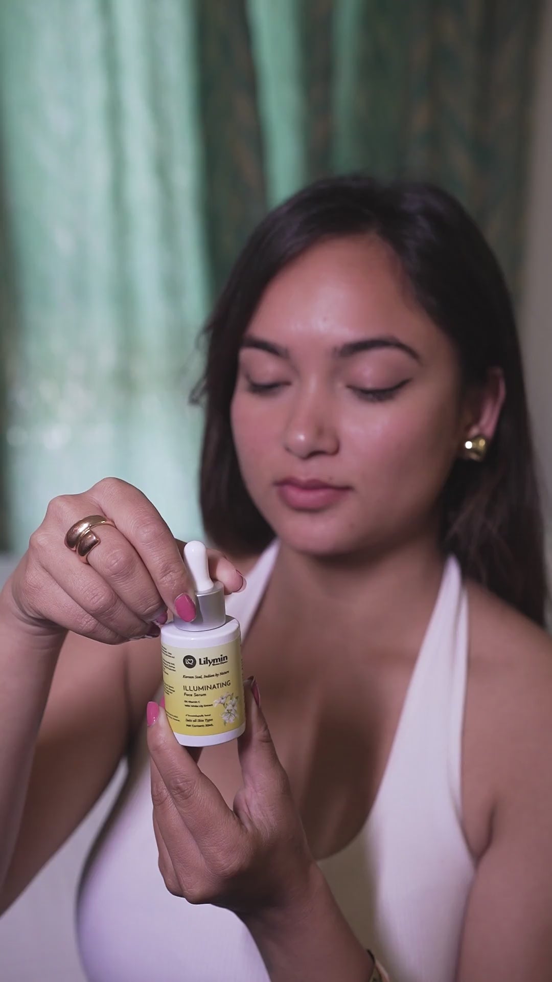 Load video: Illuminating Face Serum with 5% Vitamin C Brighten &amp; Glow 30ML