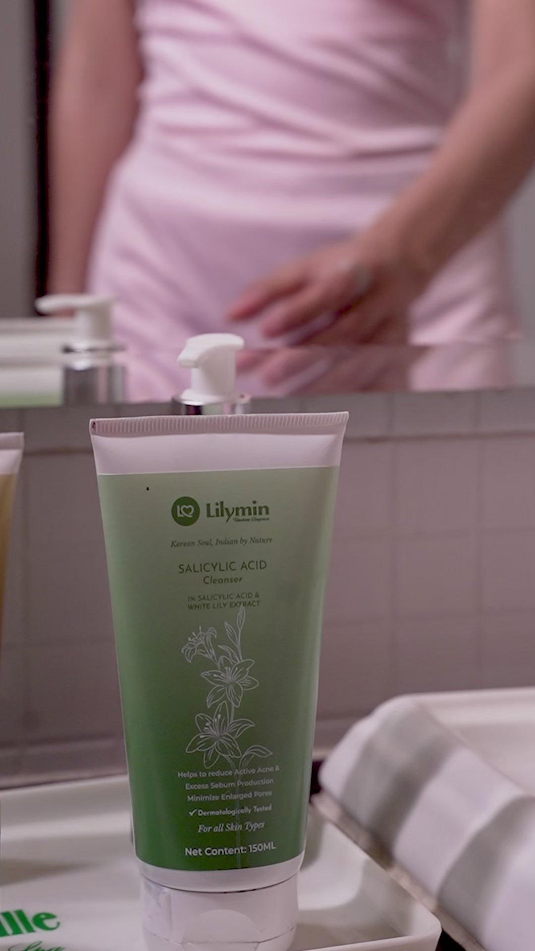 Load video: Lilymin 1% SALICYLIC ACID Cleanser 150ML