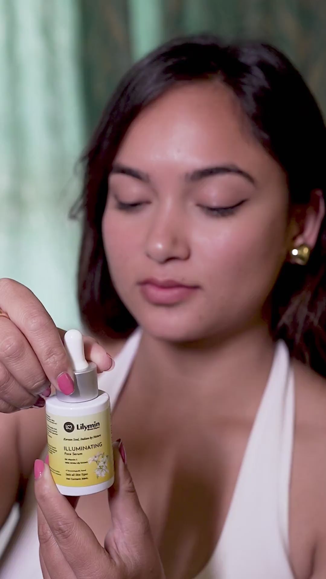 Load video: ILLUMINATING Face Serum with 5% Vitamin C 30ML
